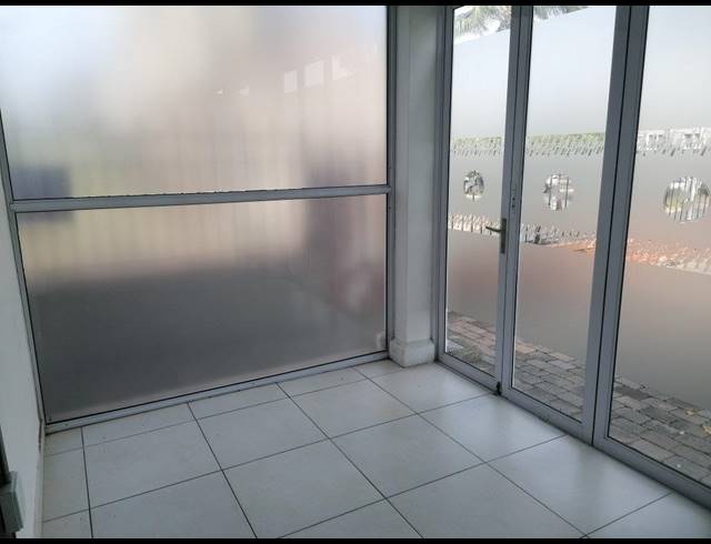 120M² OFFICE TO LET IN POINT WATERFRONT